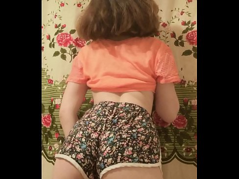 ❤️ Seksīga jauna skaistule izģērbjas no šortiem kamerā ❤️ Kaltais porno pie mums
