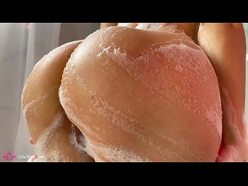 ❤️ Brunete masturbē makstiņu ar vibratoru līdz intensīvam orgasmam dušā ❤️ Kaltais porno pie mums